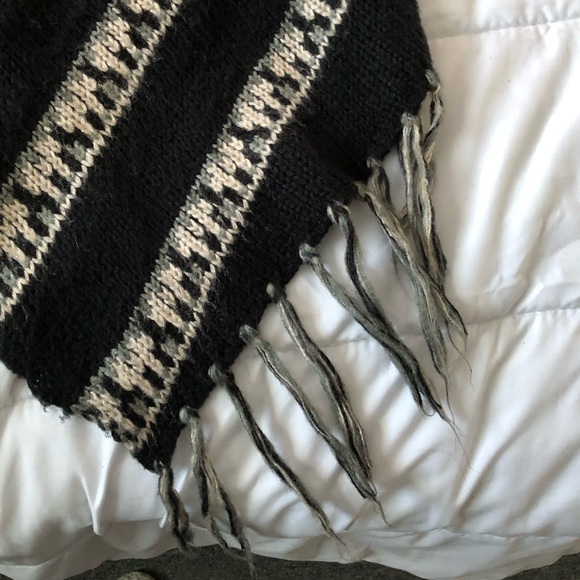 Billabong open front sweater. Black,gray,white. Size large - Picture 5 of 10